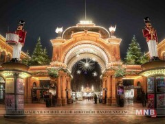 Данийн Тиволи парк зул сарын гэрлэн чимэглэлээ асаажээ