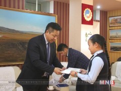 Дэлхийн аварга шалгаруулах тэмцээнд амжилт гаргасан хүүхдүүдэд хүндэтгэл үзүүллээ 