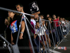 Фидель Кастротой  салах ёс  хийх  кубачуудын  цуваа тасрахгүй байна