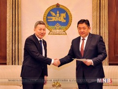 УИХ-ын гишүүн Л.Болд хуулийн төслүүдийг өргөн мэдүүллээ