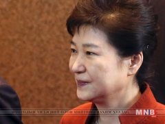 БНСУ-ын иргэд ерөнхийлөгч Пак Гын Хэ-г шууд огцруулахыг шаарджээ