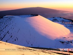 Хавайн өндөрлөг газруудад их хэмжээний цас орж байна