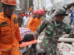 Индонезийн Ерөнхийлөгч гамшгийн бүсэд очиж нөхцөл байдалтай танилцжээ 