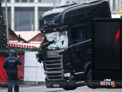 Берлинд гарсан халдлагыг үйлдсэн сэжигтнийг хайж байна