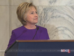 Хиллари Клинтон хуурамч мэдээлэл ихсэж байгаад анхаарлаа хандуулахыг уриалав 