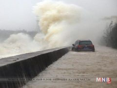 Зул сарын баярын өдөр Филиппинийг хар салхи дайран өнгөрлөө  