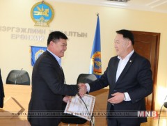 Хянан магадлагаанд тэнцсэн үйлдвэрүүдэд гэрчилгээ олгов