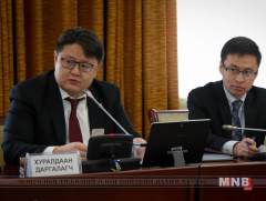 Хууль зүйн байнгын хороо хуулийн төслүүдийг хэлэлцэх шаардлагагүй гэж үзлээ