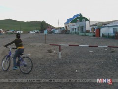 “Аймаг  эзгүйрч,  сумд  хумигдах  гэж   үү...”