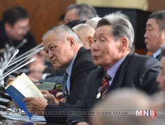 Депутатууд Үндсэн хуулийг өөрчлөх эсэх талаар хэлэлцэв