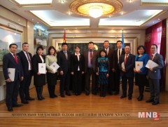 Зарим хорооны засаг дарга нарт батламж гардуулав