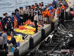 Индонезид гатлага онгоц шатаж, 23 хүн амиа алджээ 