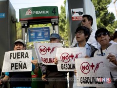 Бензин, шатахууны үнийн өсөлтийг эсэргүүцэн жагсав 