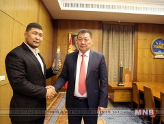 Р.Пүрэвдагва цомоо гардаж авлаа 