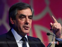 Франсуа Фийон ард түмнээсээ уучлал гуйлаа 