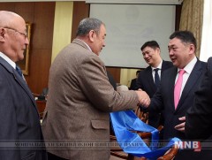 УИХ-ын дарга М.Энхболд ахмадууддаа хүндэтгэл үзүүлэв