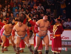 Улсын арслан П.Бүрэнтөгс, Н.Батсуурь нар үзэгчдийн суудал руу шилжээ