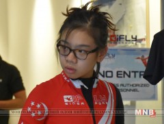 Арвандөрвөн настай охин дэлхийн хамгийн хурдан нисгэгч болжээ