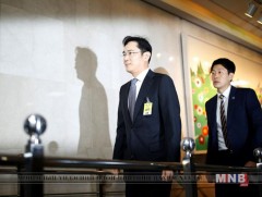 Самсунгийн өв залгамжлагчийг авлигын хэргээр дахин байцаана 