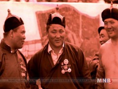 1963-2016 оны цагаан сарын барилдаанд хэн хэн түрүүлж, үзүүрлэж байв