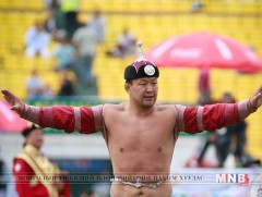 Хөдөлмөрийн баатар Н.Түвшинбаяр давлаа 