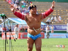 Эхний давааг улсын аварга С.Мөнхбат авлаа