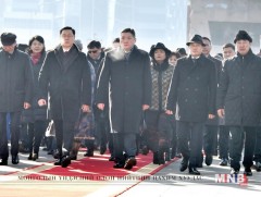 Жанжин Сүхбаатарын хөшөө, Чингисийн хөшөөнд хүндэтгэл үзүүллээ 