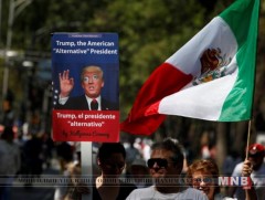 Мексикчүүд Дональд Трампын цагаачдын бодлогыг эсэргүүцэж, жагслаа 