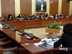 Эх, олон хүүхэдтэй өрх толгойлсон эцэг, эхэд тэтгэмж олгох хуулийн төслийг хэлэлцэхийг дэмжив