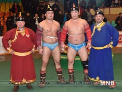 Анх удаа Казак бөх түрүүллээ