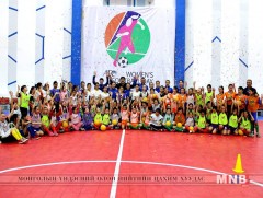 Хөлбөмбөгч 120 охин хамтдаа баяраа тэмдэглэв