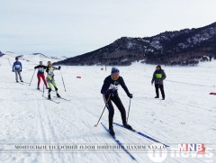 Рэнчинлхүмбэ сумын сургуулийн цанын баг дахин аймгийн аварга боллоо
