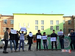 Тусгай сургуулийн сурагчид эсэргүүцлийн жагсаал хийлээ