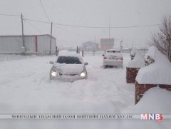 Баянхонгорт их хэмжээний цас орсоор байна