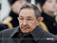 Рауль Кастро Кубад эмнэлэгт хэвтэн эмчлүүлж байгаа Боливын Ерөнхийлөгчийг эргэлээ