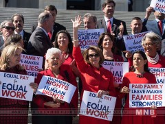 АНУ-ын Ардчилсан намынхан олон улсын эмэгтэйчүүдийн эрхийг хамгаалах өдөр жагсаал зохион байгууллаа 