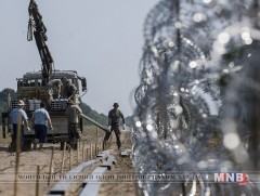 Унгар улс хууль бус цагаачдын урсгалыг зогсоохын тулд өмнөд хил дээрээ цэргийн бааз нээжээ 