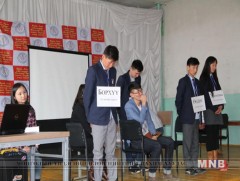 “Үе тэнгийнхний дарамт шахалт” жүжгийг дунд сургуулийн багш найруулжээ 