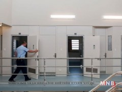 Хорих ангийн ажилтан хүүдээ зүй бусаар тендерийн ажил олгож байжээ