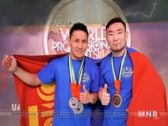 Жюү жицүгийн тамирчид эх орондоо ирлээ