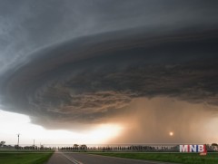 АНУ-ын өмнөд хэсгийг хуй салхи дайран өнгөрчээ 