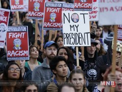 Дональд Трампын цагаачлалын бодлогыг эсэргүүцэж жагслаа 