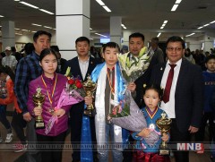 Дэлхийн медальтан сурагчид эх орондоо ирлээ