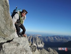 Алдарт уулчин Уели Штек Эверестийн бэлтгэлийн үеэр осолдож, амиа алджээ   