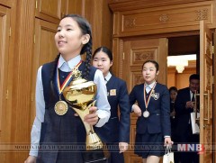 Ерөнхий сайд Ж.Эрдэнэбат өсвөрийн шатарчдад баяр хүргэлээ