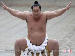 Хакүхо М.Даваажаргал тэргүүлж эхэллээ