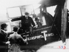 1920 онд  Амстердам-Лондон чиглэлийн агаарын замыг нээжээ  