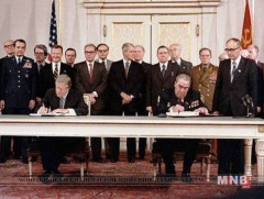 1992 онд ТУХН-ийн орнуудын стратегийн довтолгооны зэвсэглэлийг бууруулах гэрээнд гарын үсэг зуржээ  