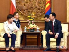 Польшийн Ерөнхий сайдтай уулзаж, Японы ЛАН-ын дарга бараалхлаа