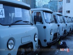 Хөвсгөл аймгийн зарим суманд түргэн тусламжийн автомашин гардууллаа